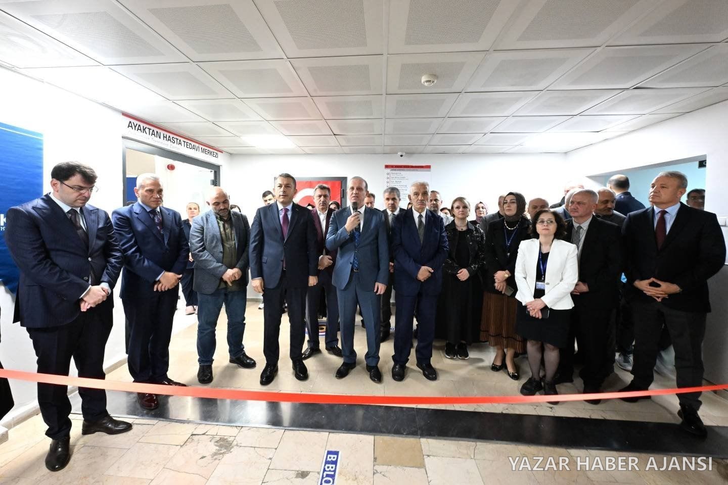 KTÜ Farabi Hastanesindeki ayaktan günübirlik tedavi ünitesinin açılış töreninde konuşma yapılıyor (Fotoğraf: Karadeniz Teknik Üniversitesi)