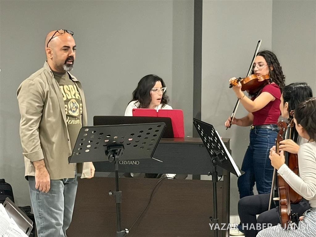 Akçaabat Belediyesi Şehir Orkestrası müzisyenleri 27 Ekim konseri için prova yapıyor (Fotoğraf: Akçaabat Belediyesi)