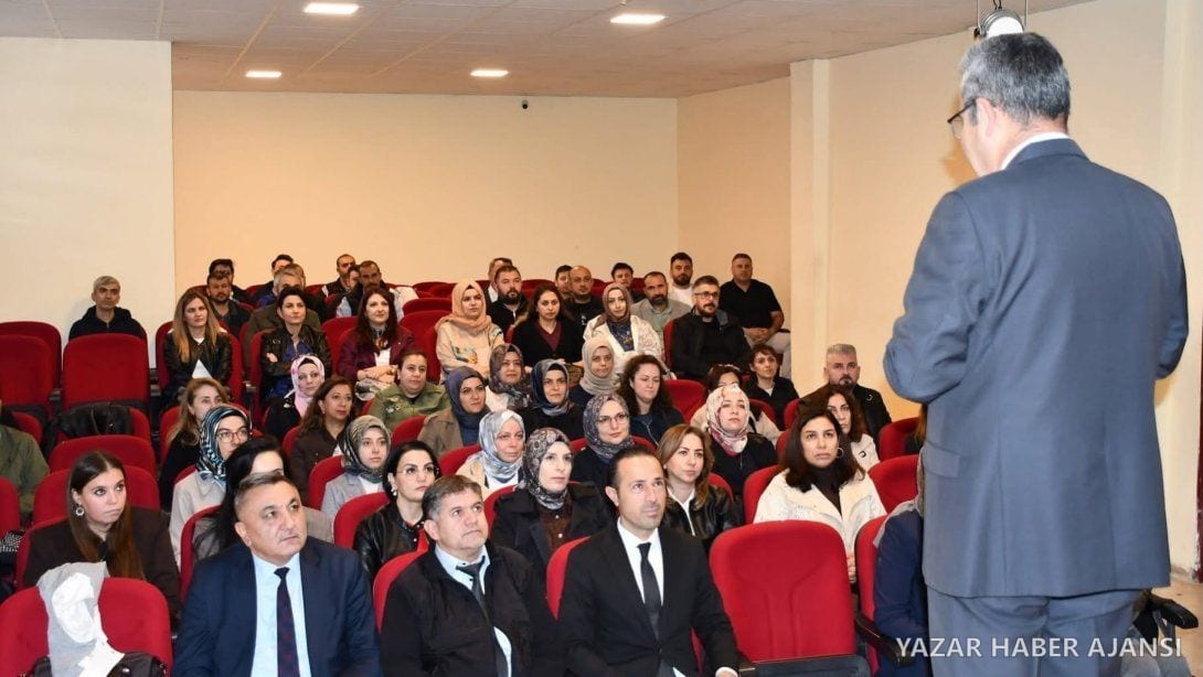 Aksaray'da Harezmi Eğitim Modeli öğretmen eğitimine katılan öğretmenler (Fotoğraf: Aksaray İl Millî Eğitim Müdürlüğü)