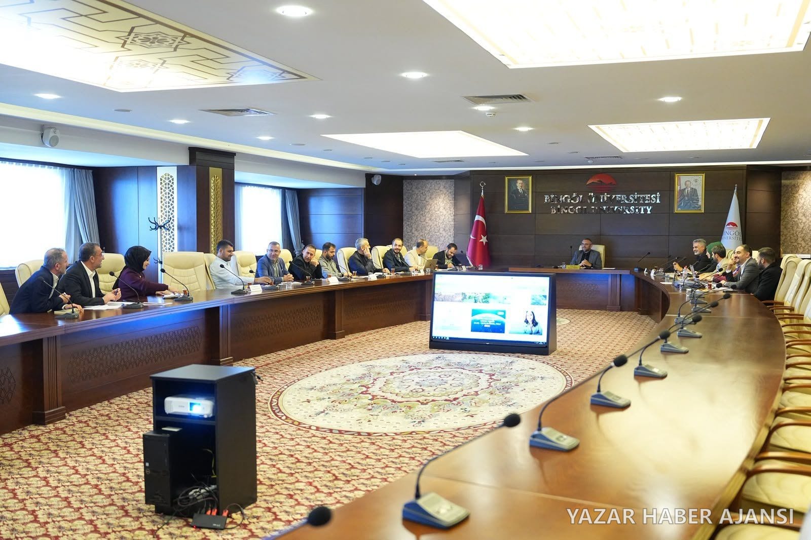 Bingöl Üniversitesinde birim temsilcilerinin katıldığı stratejik çalışma programından bir oturum (Fotoğraf: Bingöl Üniversitesi)