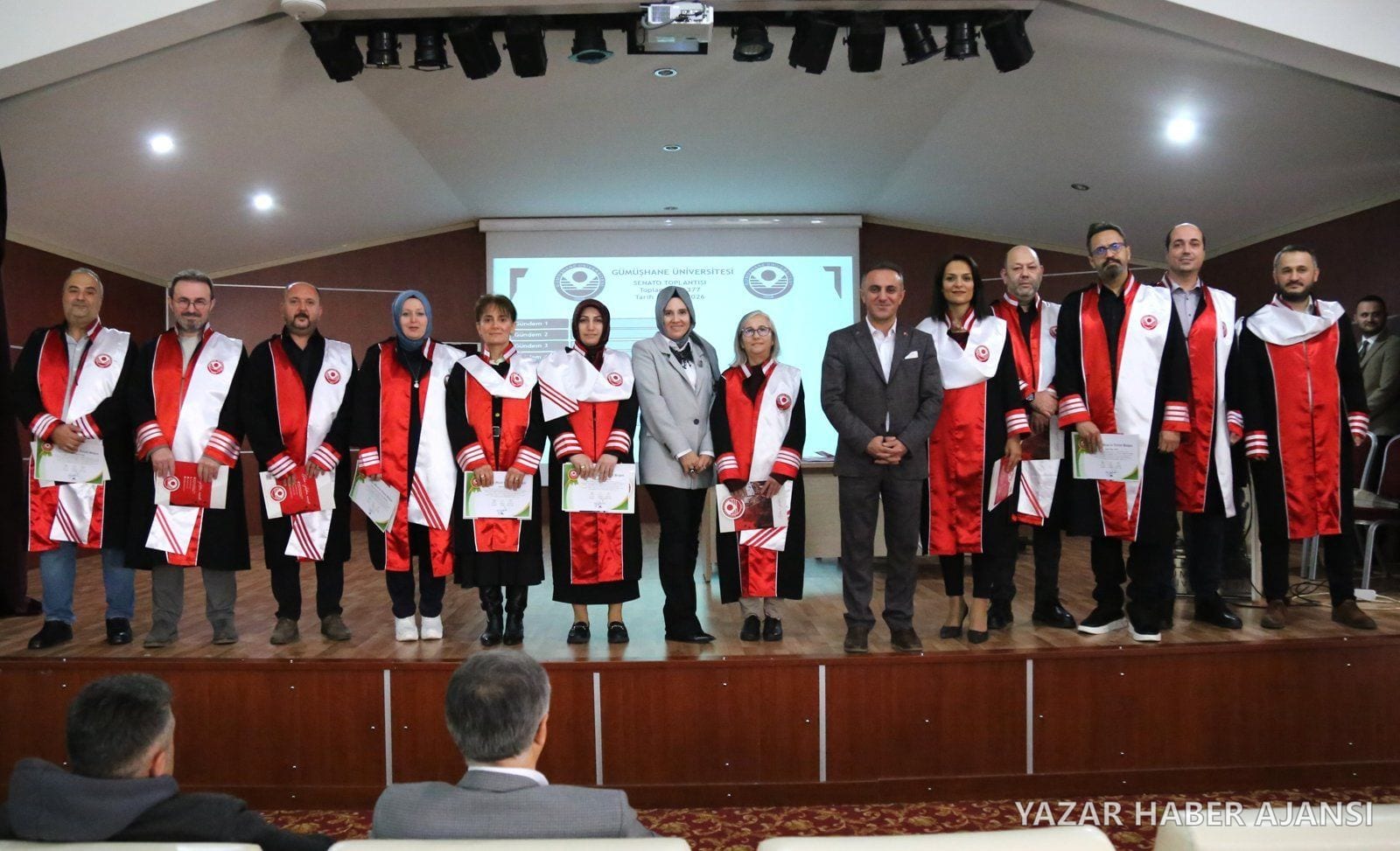 Gümüşhane Üniversitesi kampüsünde akademisyenler adına yapılan meyve fidanı dikimi (Fotoğraf: Gümüşhane Üniversitesi)