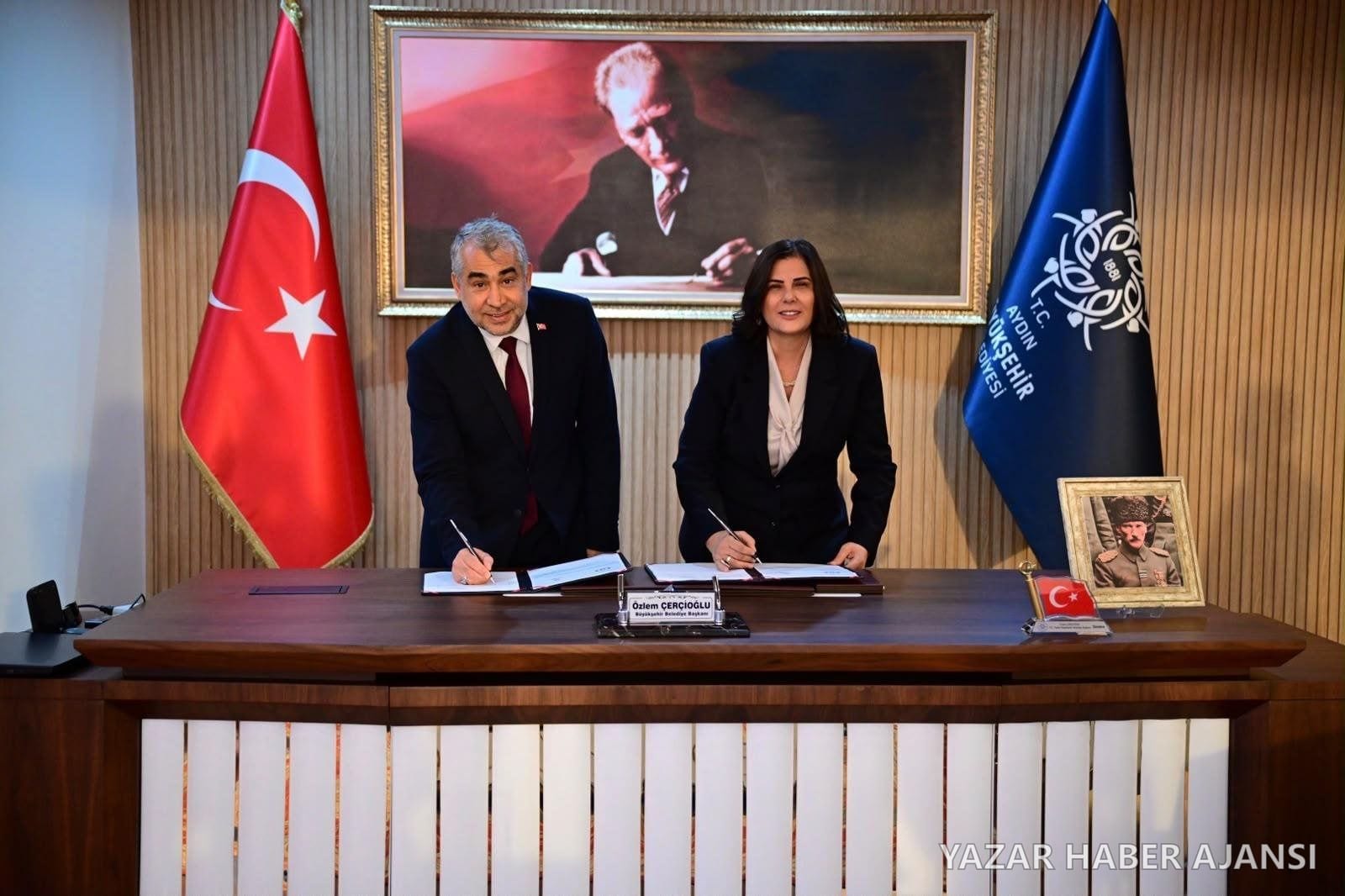 Aydın Büyükşehir Belediyesi ile Aydın Adnan Menderes Üniversitesi arasındaki fidan üretim protokolü imzalandı (Fotoğraf: Aydın Adnan Menderes Üniversitesi)