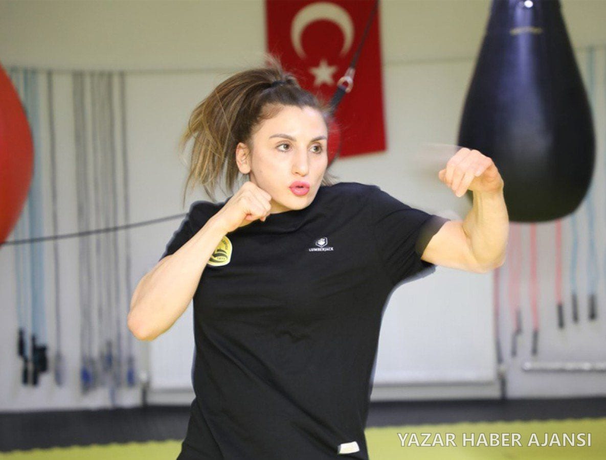 Bayburt Belediyesinin, ABD'deki maçı öncesi hazırlıklarını Bayburt'ta tamamlayan boksör Turhan haberinden (Fotoğraf: Bayburt Belediyesi)