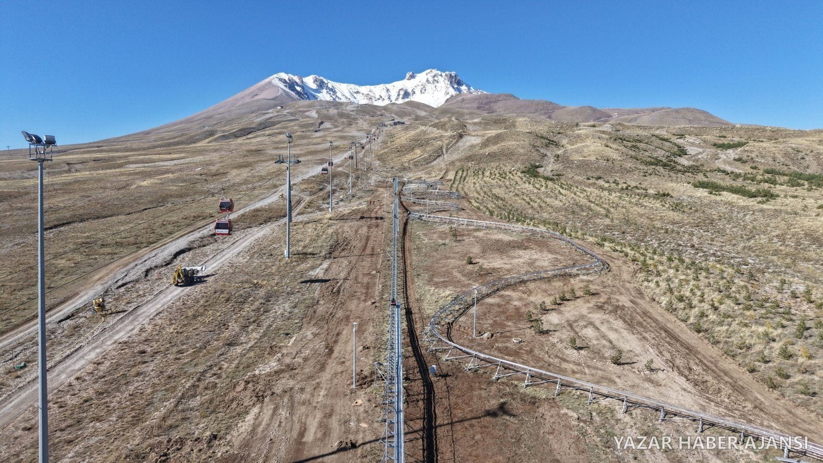 Erciyes'te montajı tamamlanan dağ kızağı parkurunda test sürüşleri (Fotoğraf: Kayseri Büyükşehir Belediyesi)