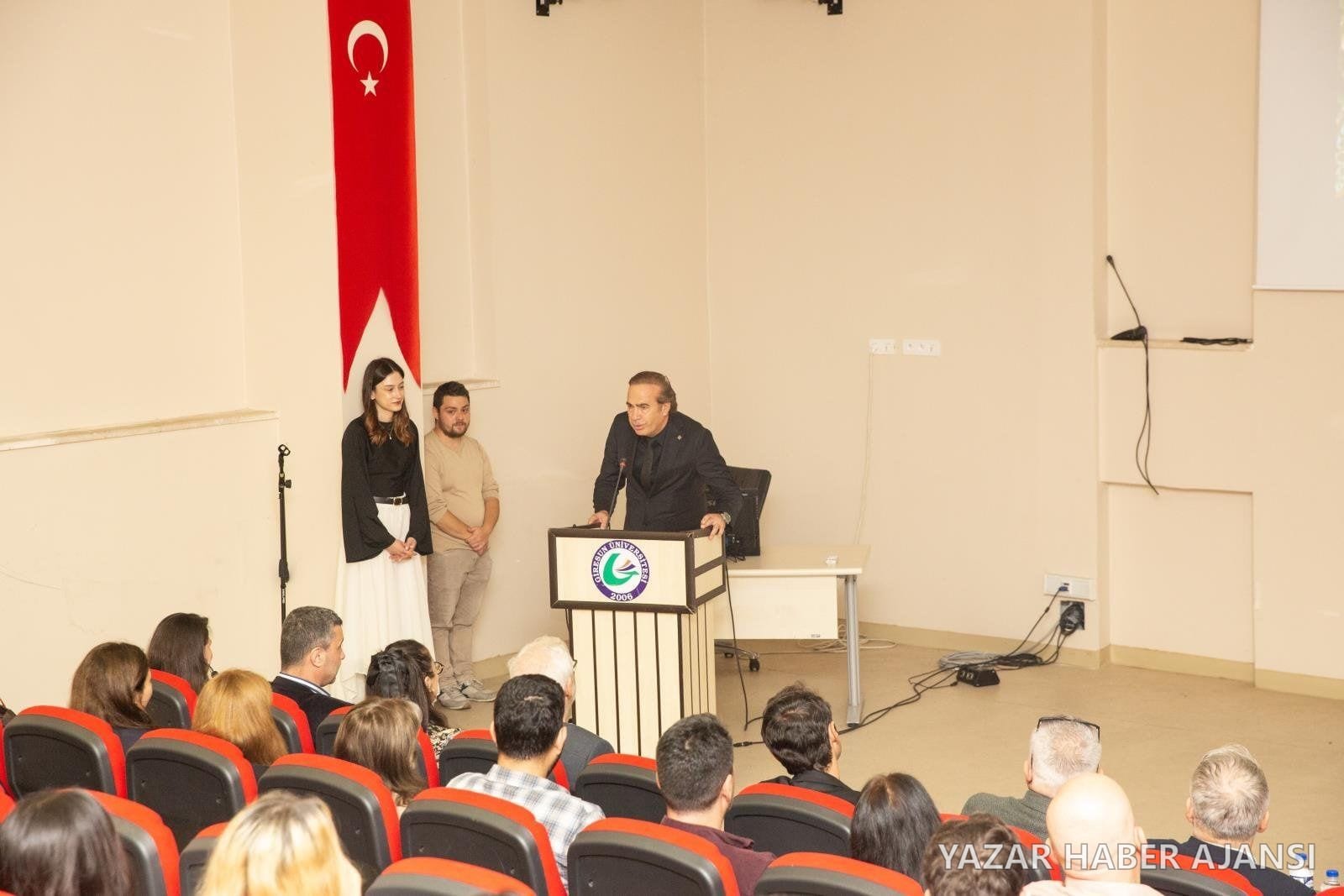 Giresun Üniversitesinde düzenlenen DNA'nın Adli Bilimlerde Kullanımı konferansından bir kare (Fotoğraf: Giresun Üniversitesi)