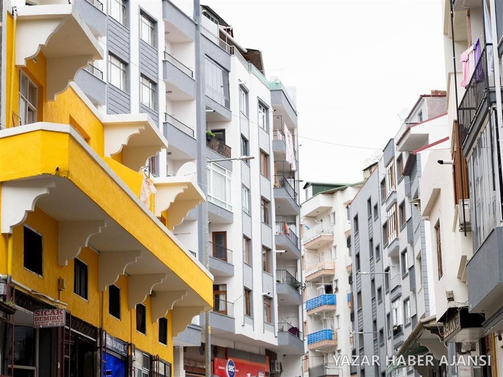 Akçaabat çarşısındaki sokak sağlıklaştırma çalışmalarından bir görünüm (Fotoğraf: Akçaabat Belediyesi)