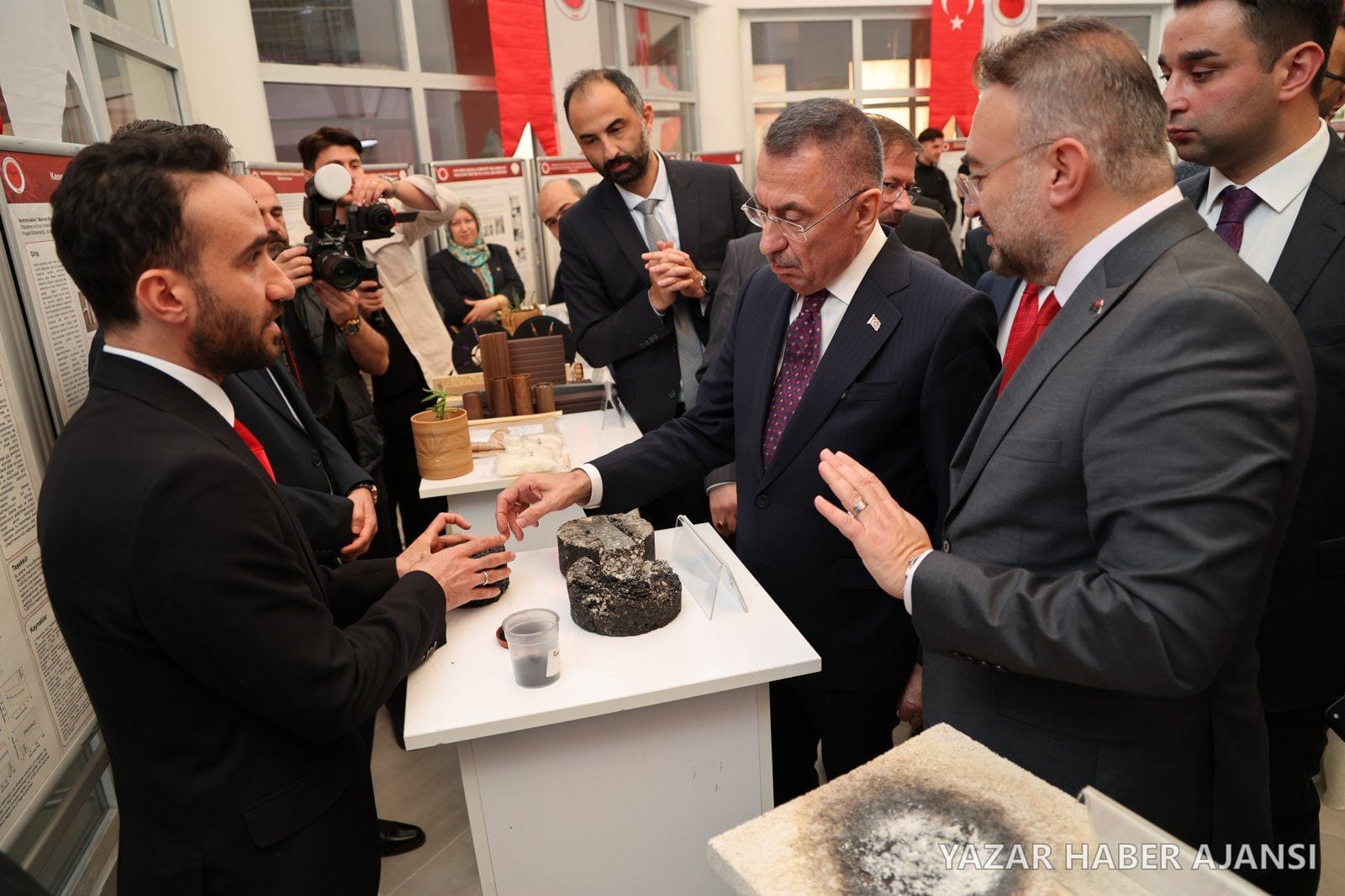Akademik yıl açılışı kapsamında kurulan proje sergisinde çalışmalar hakkında bilgi verildi (Fotoğraf: Yozgat Bozok Üniversitesi)