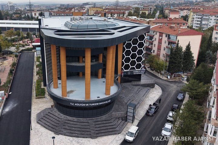 Edirne İl Halk Kütüphanesinin yeni hizmet binası havadan görünüyor (Fotoğraf: Trakya Üniversitesi)