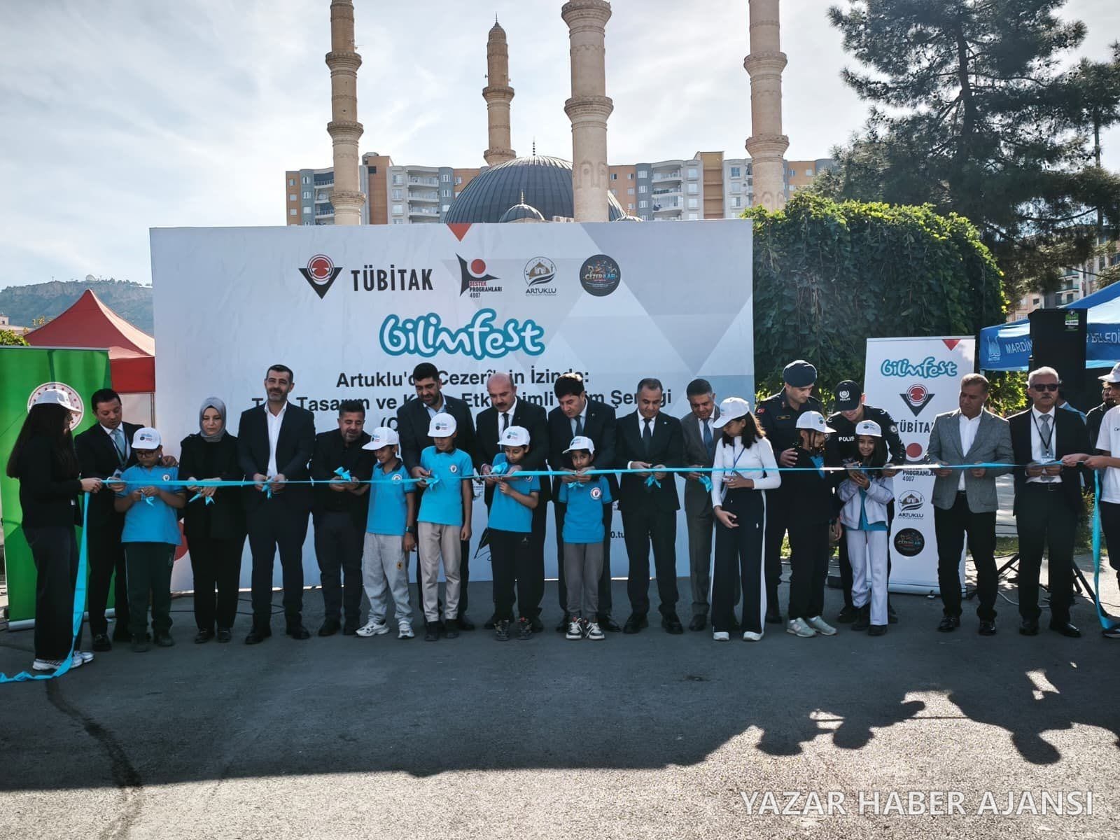 CEZERİLAB Artuklu Bilim Şenliği'nin 15 Temmuz Demokrasi ve Şehitler Parkı'ndaki açılışı (Fotoğraf: Mardin İl Millî Eğitim Müdürlüğü)