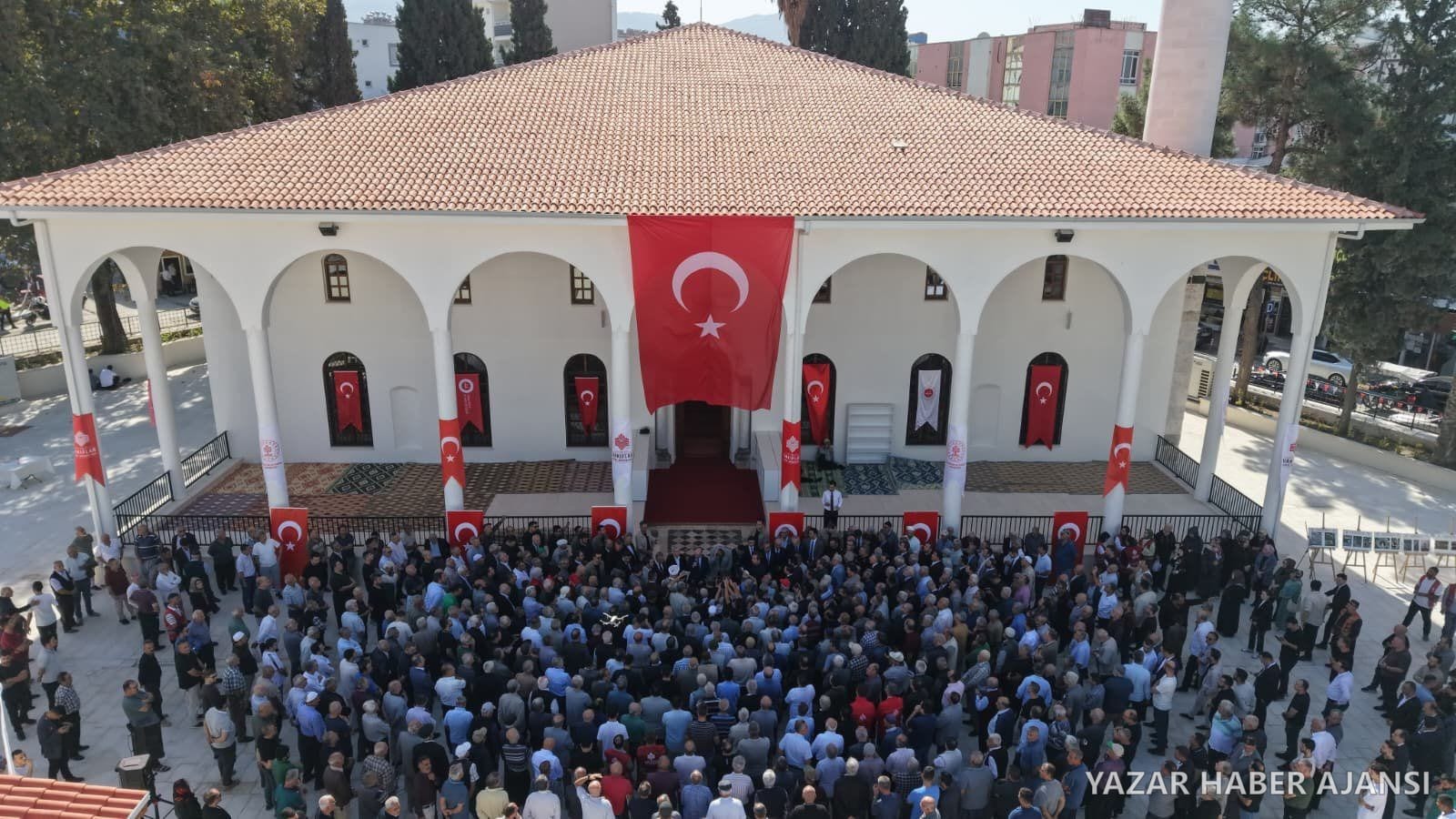 Restorasyonu tamamlanan Envar-ül Hamit Camii'nin açılış törenine çok sayıda kişi katıldı (Fotoğraf: Osmaniye Valiliği)