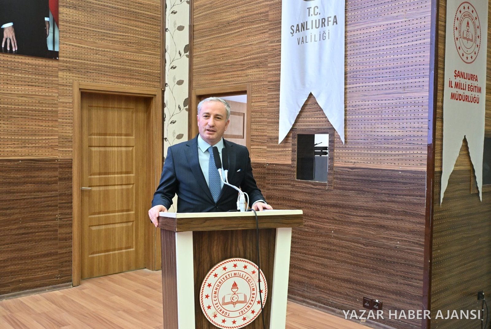 İl Millî Eğitim Müdürü Hasan Kökrek, pansiyon değerlendirme toplantısında konuşma yaptı (Fotoğraf: Şanlıurfa İl Millî Eğitim Müdürlüğü)