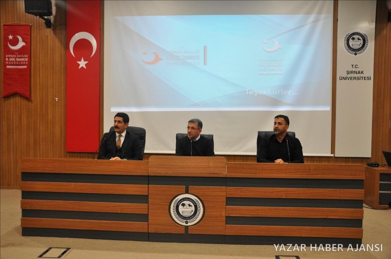 Göç yönetimi programı, Şırnak Üniversitesi 15 Temmuz Kongre ve Kültür Merkezi'nde yapıldı (Fotoğraf: Şırnak Üniversitesi)