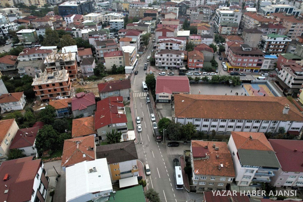 Darıca'da altyapı ve asfalt çalışmalarıyla yenilenen Mevlana Caddesi'nin havadan görünümü (Fotoğraf: Kocaeli Büyükşehir Belediyesi)
