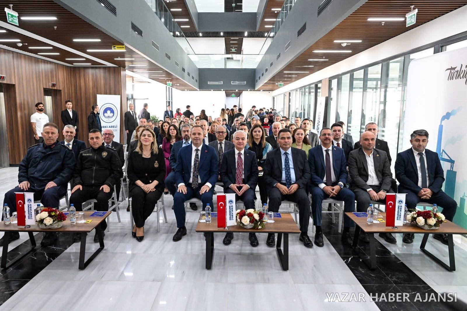 COP31 Yolunda Kırklareli OSB'de Yeşil Dönüşüm Çalıştayı'nın açılışına katılan protokol ve davetliler (Fotoğraf: Kırklareli Valiliği)